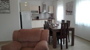 Kuchyňa alebo kuchynka v ubytovaní Holiday Home Luka