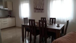 Kuchyňa alebo kuchynka v ubytovaní Holiday Home Luka