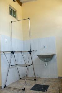 Kylpyhuone majoituspaikassa KITNET'S DA DENI