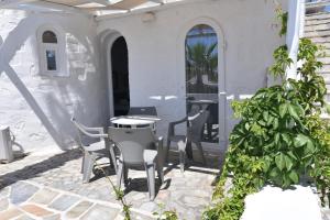 A patio or other outdoor area at Paradiso Boutique