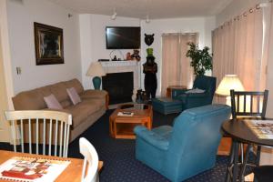 O zonă de relaxare la River Place Condos #410 3BD