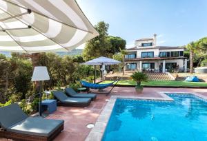 Swimmingpoolen hos eller tæt på Villa Costa Barcelona