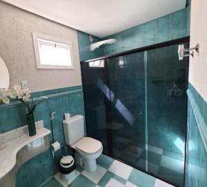 a bathroom with a shower, toilet, sink and tub at Pousada Corumbau in Corumbau