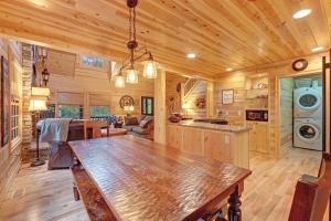 Foto da galeria de Kingfisher Cove Cabin 2 em Saugatuck