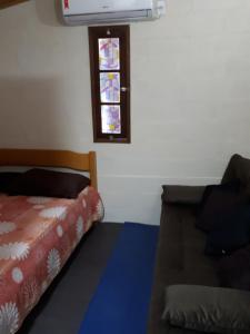 Giường trong phòng chung tại Mini casa (kit net)