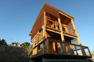 a house that is sitting on top of a wall at Tongoy Beach Tinyhouse in Tongoy