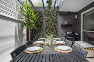 Immaculate Apartment close to Brisbane City and Airport 레스토랑 또는 맛집