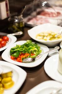 Makanan di atau berdekatan hotel