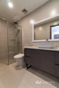 Phòng tắm tại iRest Apartment Vinh Yen