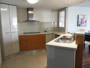 
A kitchen or kitchenette at Trilogy Surfers Paradise

