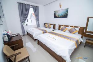 Giường trong phòng chung tại Côn Sơn Victory Hotel