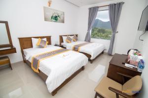 Giường trong phòng chung tại Côn Sơn Victory Hotel