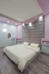 Posteľ alebo postele v izbe v ubytovaní Al Saraya Chalet Families Only