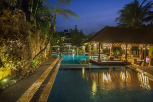 Бассейн в Bali Spirit Hotel and Spa, Ubud или поблизости