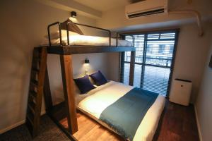 מיטה או מיטות קומותיים בחדר ב-N33 Hakata Sta East