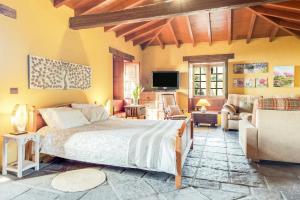 a bedroom with a bed and a living room at La casita del Rincón in Arona
