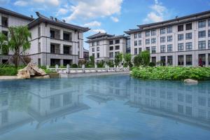 Kolam renang di atau di dekat Yun-zen Jinling Acrobatic Hotel