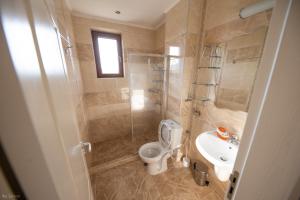 A bathroom at Villas in Complex Trakiyskiy Bryag