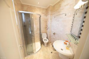 A bathroom at Villas in Complex Trakiyskiy Bryag