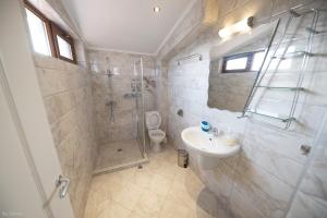 A bathroom at Villas in Complex Trakiyskiy Bryag
