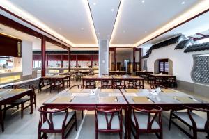 Restaurace v ubytování Yun-zen Jinling Acrobatic Hotel