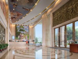 佛山市にあるVienna hotel (sanshui wanda store)の大きなロビーの壁画