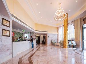 a large lobby with a person standing in a counter at Vienna Hotel 3 best Wuwei City south in Wuhu