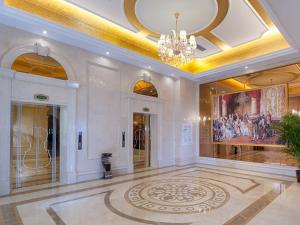 a large room with a chandelier in a building at Vienna Hotel conghua jiangpu street branch in Huadu