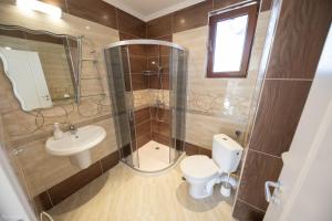 A bathroom at Villas in Complex Trakiyskiy Bryag