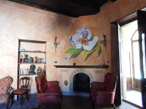 a living room with a flower painting on the wall at Old Garden in Cosenza
