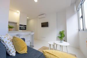 Kuchyňa alebo kuchynka v ubytovaní Apartamento Luis Morote Plaza Santa Catalina