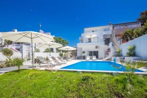 Bazén v ubytování Luxury villa Punat with pool with sea view , 50m from the beach by WiiBuk nebo v jeho okolí
