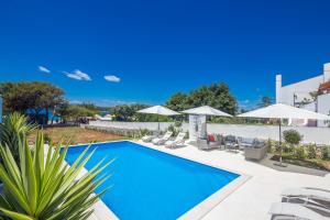 Bazén v ubytování Luxury villa Punat with pool with sea view , 50m from the beach by WiiBuk nebo v jeho okolí