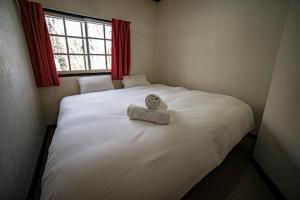 Postel nebo postele na pokoji v ubytování Hakuba Matata Lodge