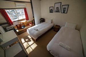 Postel nebo postele na pokoji v ubytování Hakuba Matata Lodge