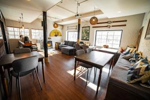 Posezení v ubytování Hakuba Matata Lodge