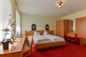 Postel nebo postele na pokoji v ubytování Hotel Kirchhainer Hof