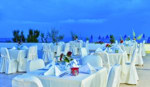 Restaurace v ubytování Almyra Resort + 37 fotografií