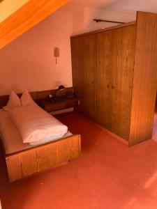 Postel nebo postele na pokoji v ubytování Hotel Luitpold