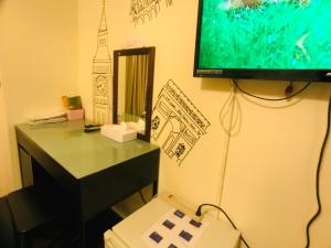TV a/nebo společenská místnost v ubytování Love Feng Jia Apartment Hotel