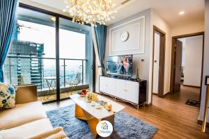 Khu vực ghế ngồi tại luxury Serviced Apartment Vinhomes Metropolis Premium