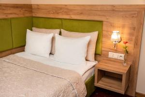 Łóżko lub łóżka w pokoju w obiekcie Grein Hotel