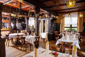 a restaurant with tables and chairs with white table cloth at Lothringer Hof in Saarlouis