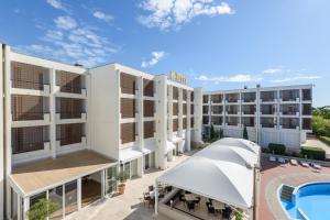 Bazén v ubytovaní Hotel Kolovare alebo v jeho blízkosti