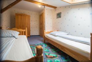 a bedroom with two beds and a table at Ferienhof Block in Brodersby OT Schönhagen