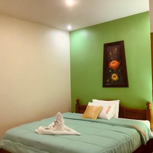 Postel nebo postele na pokoji v ubytování โรงแรมฟร้อนบีช frontbeach