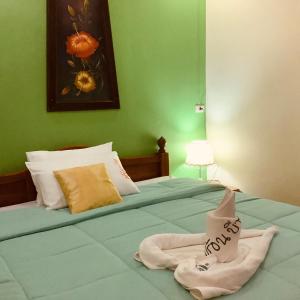 Postel nebo postele na pokoji v ubytování โรงแรมฟร้อนบีช frontbeach