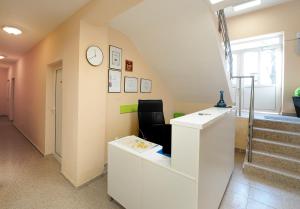 TV a/nebo společenská místnost v ubytování Best Rest Guest Rooms