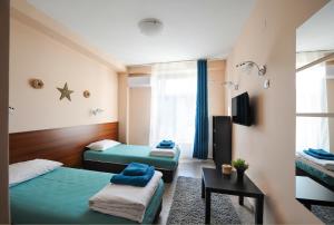 Телевизия и/или развлекателен център в Best Rest Guest Rooms