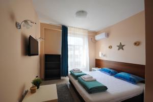 Postel nebo postele na pokoji v ubytování Best Rest Guest Rooms